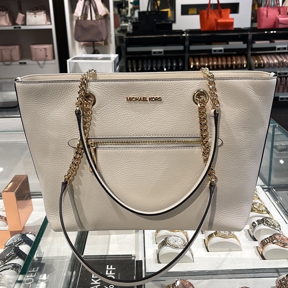 MICHAEL KORS
Jet Set Medium Front Zip Pebbled Leather Chain Tote Bag
Light Cream - Picture 16 of 16